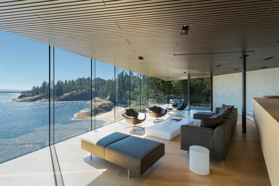 STILRENT: Boligen har en meget ren linjeføring og det gjenspeiler seg også i valget av møbler. (FOTO: James Dow/Patkau architects)