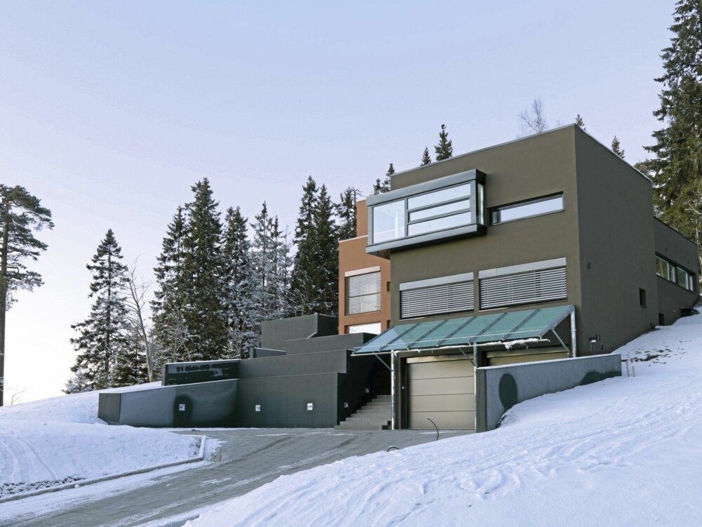 TILPASSET HUSET TIL TOMTEN: Her ser du hvordan arkitekt Bengt Espen Knutsen delte opp og la de enkelte elementer i anlegget på tomten. TILPASSET HUSET TIL TOMTEN: Her ser du hvordan arkitekt Bengt Espen Knutsen delte opp og la de enkelte elementer i anlegget på tomten.
