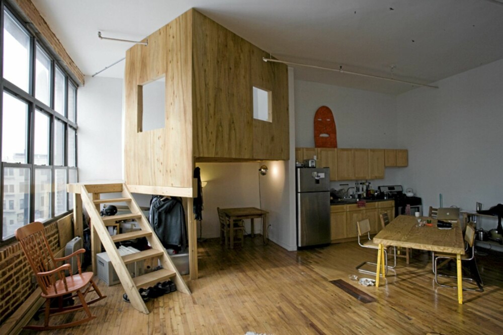 TREEHOUSE: Den andre hytta i leiligheten har både kontor og oppbevaringsrom under. Det er her designeren bor.