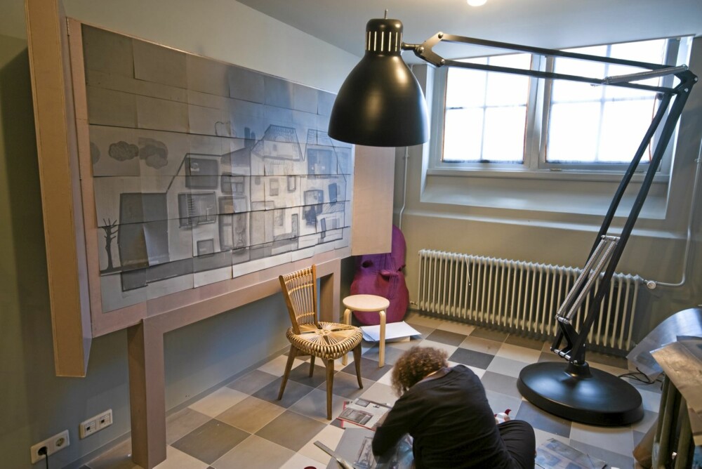 ET ARBEIDSROM: Designer Frank Visser har laget rom nr 15 om til et sted der både barn og voksne kan utfolde seg.