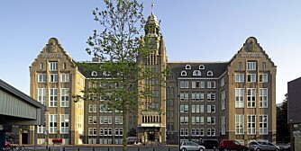 HØYREIST: Den gedigne steinbygningen fra 1918 er blitt Lloyd Hotel Amsterdam
