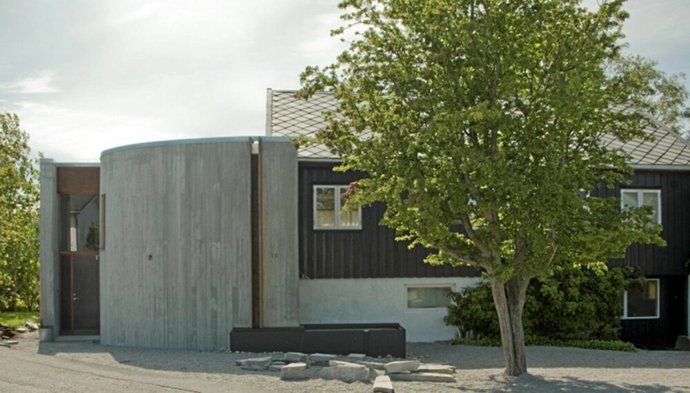 SIRKELFORM. Sivilarkitekt MNAL Ole Serinius Trodahl har tegnet tilbygg i kjerneisolert betong. SIRKELFORM. Sivilarkitekt MNAL Ole Serinius Trodahl har tegnet tilbygg i kjerneisolert betong.