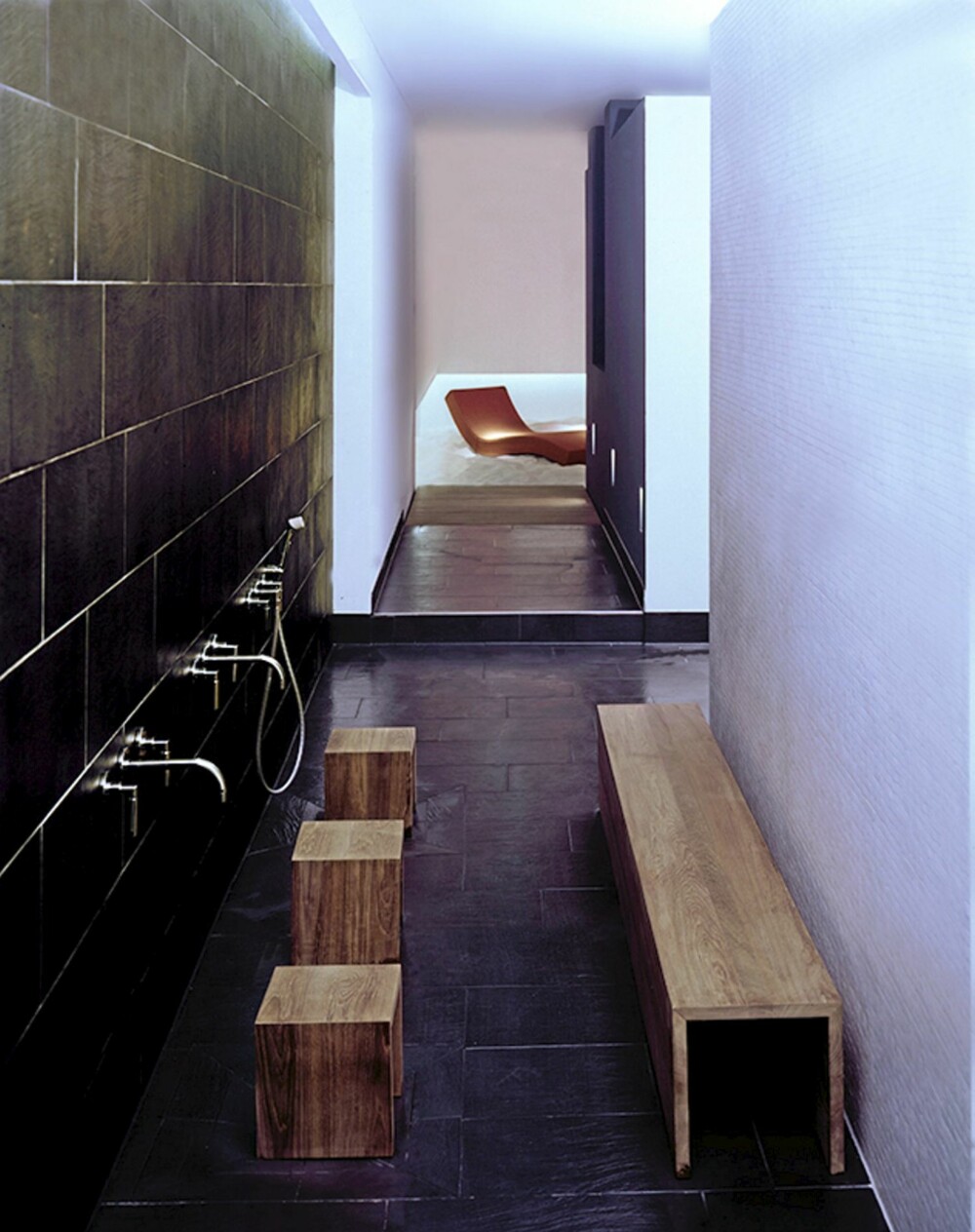 HELT SPA: Hotellets underjordiske spa har et japansk vaskerom, finsk sauna, tyrkisk bad og et oppvarmet sandrom-lounge.