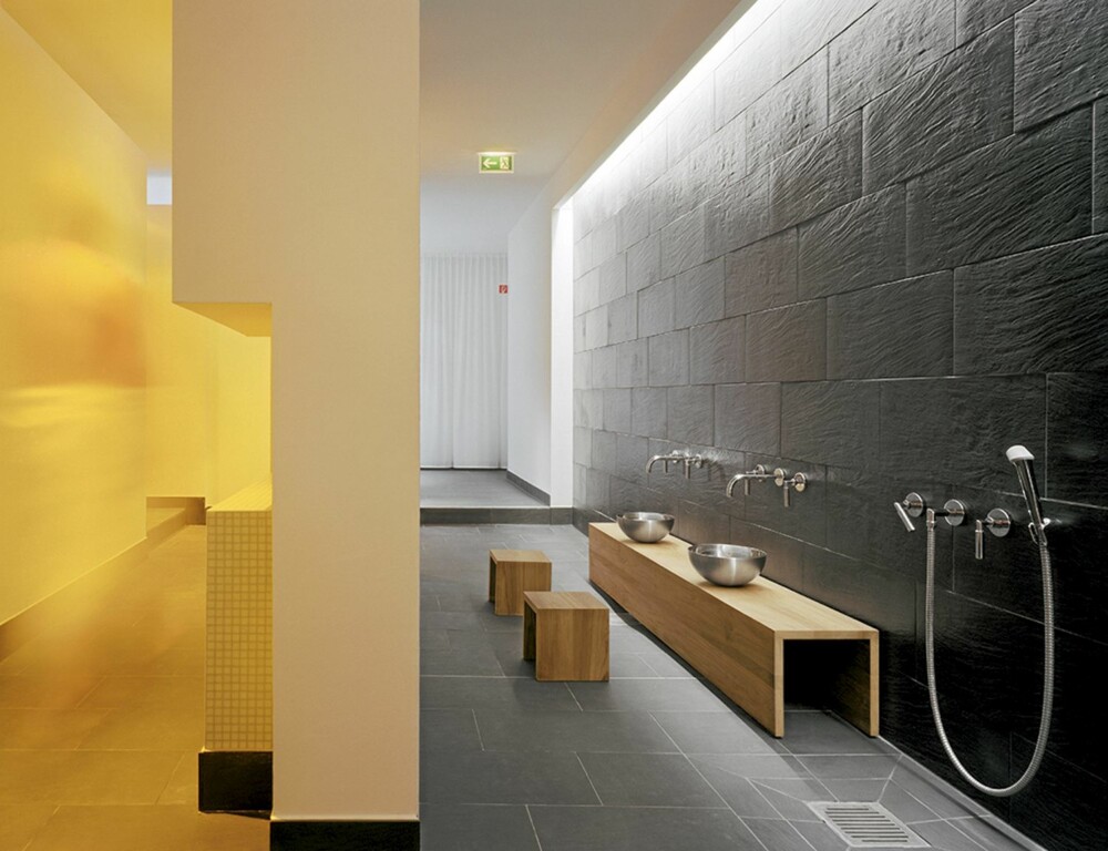 HELT SPA: Hotellets underjordiske spa har et japansk vaskerom, finsk sauna, tyrkisk bad og et oppvarmet sandrom-lounge.