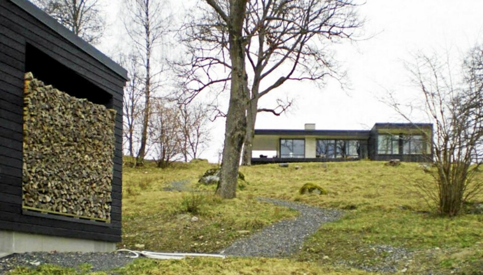 VARSOMT PLASSERT: Villa Remshagen, som ligger litt nord for Stockholm og var kandidat til den svenske Träpriset i 2008, ligger varsomt plassert på bakketopp omgitt av eiketrær.