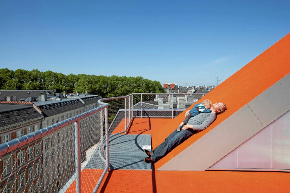 SOL: Det er flere muligheter for soling på takterrassen.