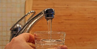LA VANNET RENNE: Dersom du skal tappe vann fra en kran som ikke er brukt på en stund, bør du la det renne til det er blitt kaldt før du bruker det. Særlig om morgenen kan dette være bra.