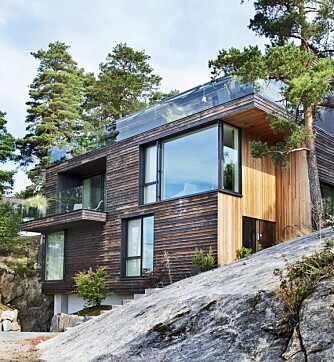 I NATUREN: Huset har fire etasjer og en terrasse hvor familien kan skue utover Bunnefjorden. Huset er tegnet av Thor Olav Solbjør i Solbjør Arkitekter. Utvendig er huset kledd med sedertre fra Svenneby Sag & Høvleri.