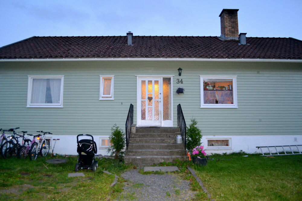 ETTER: Etter å ha malt opp ti fargeprøver og kjørt rundt på jakt etter inspirasjon endte familien opp med en lys grønn farge. ETTER: Etter å ha malt opp ti fargeprøver og kjørt rundt på jakt etter inspirasjon endte familien opp med en lys grønn farge.