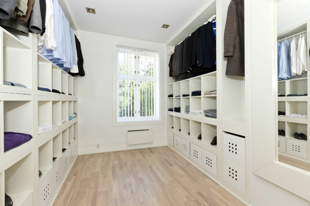 WALKINCLOSET: Av Expedit-hyller lagde Peik Helly-Hansen et walk-in closet akkurat slik han ønsket.