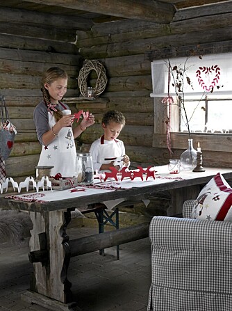 HJEMMELAGET JUL: Før i tiden ble det meste av julepynten laget hjemme. HJEMMELAGET JUL: Før i tiden ble det meste av julepynten laget hjemme.