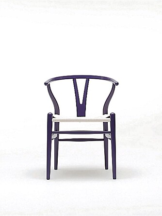 PREMIEN: Den klassiske Y-stolen designet av Hans Wegner, får man i flere farger. Du kan velge hvilken om du vinner.