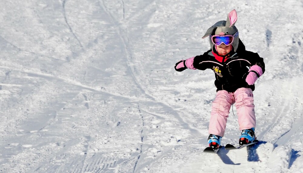 PÅSKEHARE I BAKKEN: Unna vei, her kommer jeg! En liten skientusiast på Kvitfjell. PÅSKEHARE I BAKKEN: Unna vei, her kommer jeg! En liten skientusiast på Kvitfjell.