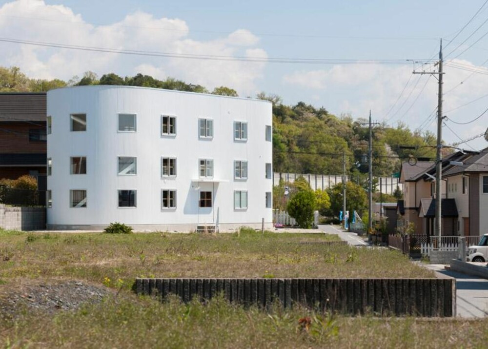 STIKKER SEG UT: Dette huset ser ikke ut som nabohusene. FOTO: Shinkenchiku sha