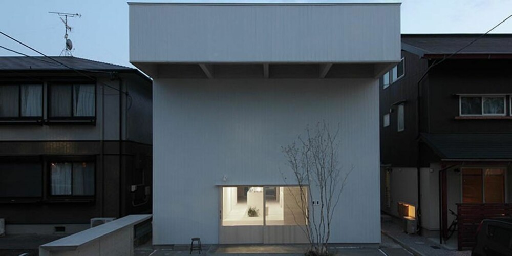 FÅ VINDUER: Sjekk hva arkitektene gjorde med dette huset. FOTO: Katsutoshi Sasaki + Associates