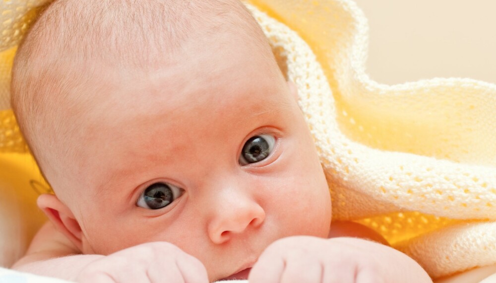 REFLEKSER HOS NYFØDTE: Alle friske babyer er født med en rekke reflekser, som er tegn på at nervesystemet fungerer som det skal. Disse sjekker barnelegen før dere forlater sykehuset.