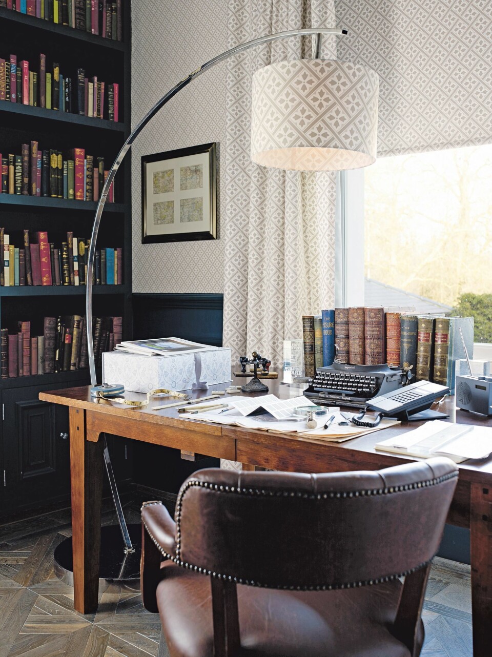 BIBLIOTEK: Skrivebordsstol fra Laura Ashley, kr 13 900.