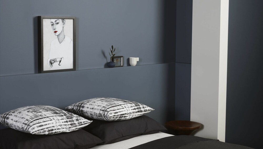 MØRKT OG MYSTISK: Sesongens trend på soverommet er mørke og mystiske farger, gjerne blått og grått. 