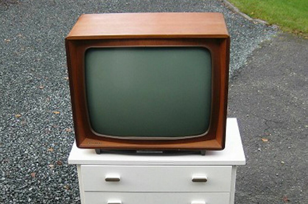 GIS BORT: Noen selger dem, andre gir bare bort de gamle tv-ene.
