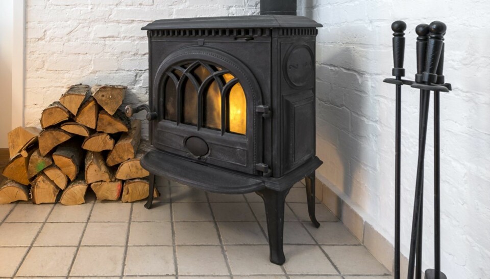 GAMMEL OVN: Mange ønsker å ha en gammel ovn i moderne interiør, men må i så fall søke om lov.