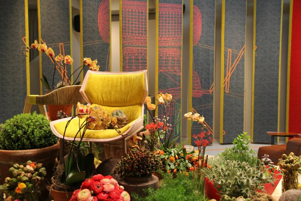FRODIG: Interiøret kan gjerne bugne av blomster og vekster slik som på denne standen på messen i Milano.