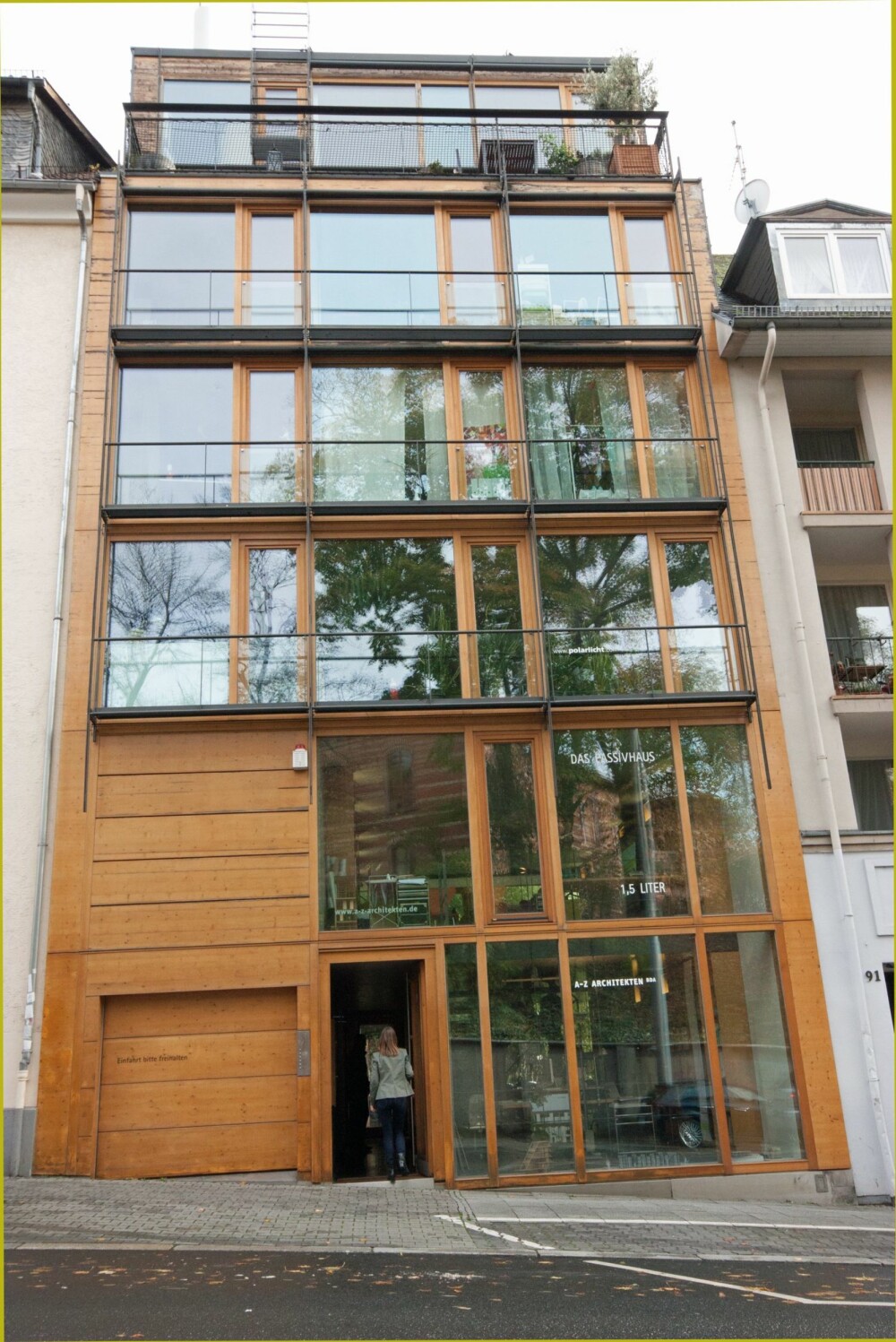 KONTORBYGG SOM PASSIVHUS: Dette er det første kontorbygget i passivhusstandard i Tyskland som både er kontor- og bolighus. KONTORBYGG SOM PASSIVHUS: Dette er det første kontorbygget i passivhusstandard i Tyskland som både er kontor- og bolighus.