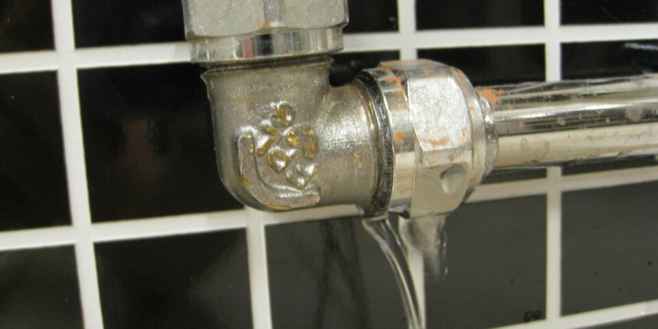 SKADE: Vannlekkasje fra kopling.