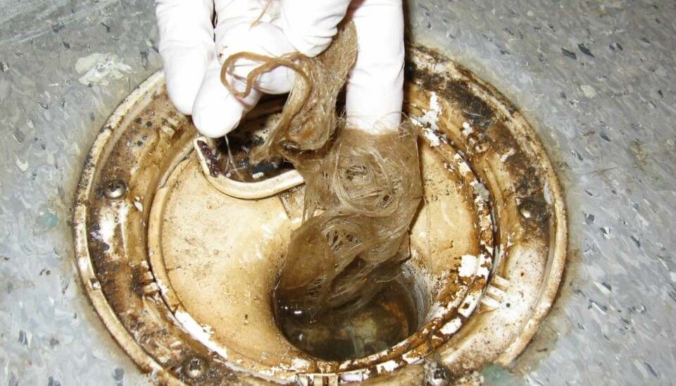 MÅ RENSES: I alle sluk samler det seg hår, fett og såperester. Hvis du ikke renser sluket, vil det tette seg og det kan skape dyre oversvømmelser.