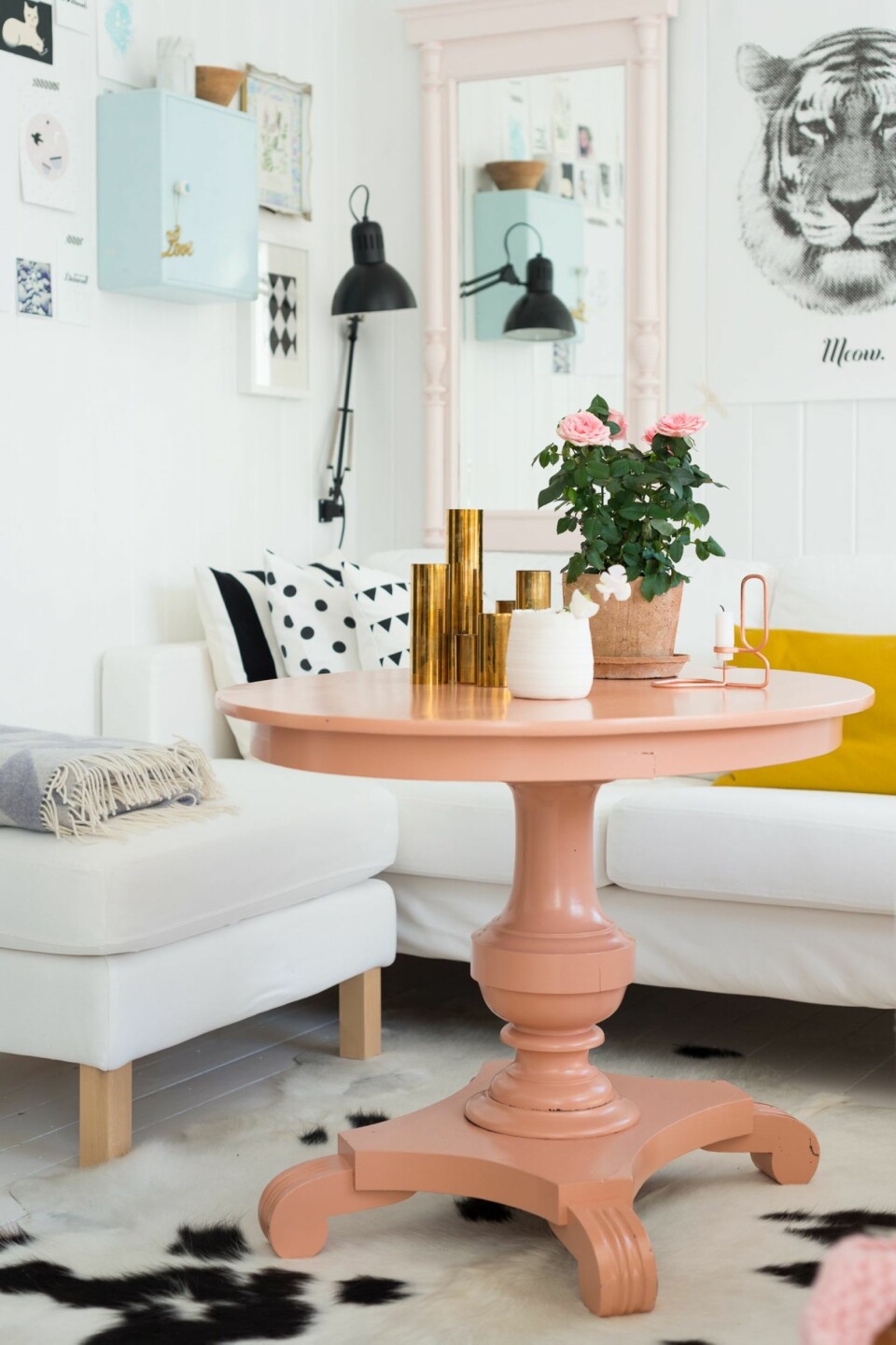 BLOMSTER: Hos bloggeren Fjeldborg er det alltid levende lys og friske blomster. Det er to av tingene hun synes er viktig for å skape en koselig stemning.