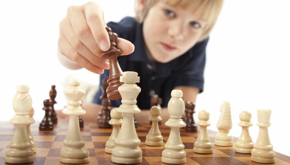 BRA FOR BARNA: Sjakk-VM braker løs i helga, og interessen for sporten er stadig voksende. Forskning viser også at barna dine kan bli både smarte og strategiske av å spille sjakk.