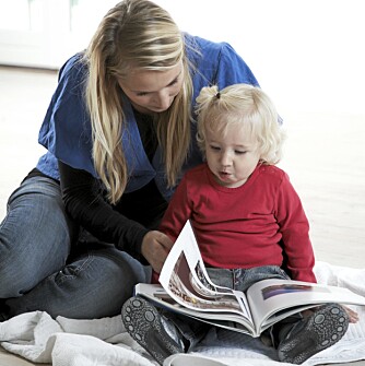 KONSENTRERT: Klarer barnevakten å fokusere på barnet uten å la seg distrahere?
