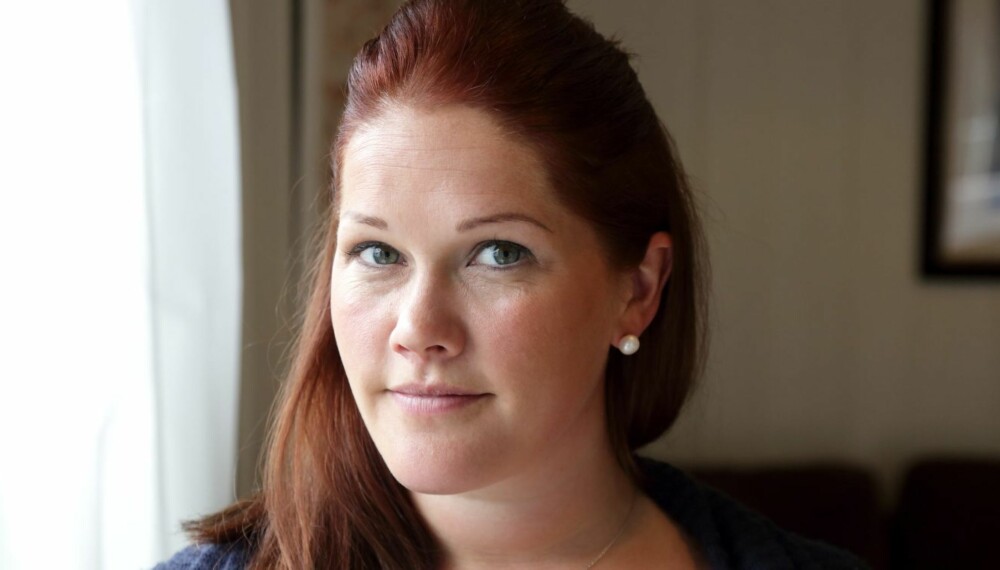 PROBLEMATISK: Cecilie Rochstad risikerer å måtte gå ett år uten lønn fordi hun føder på høsten. Sier hun opp jobben sin, får hun rundt 21.000 kroner etter skatt i arbeidsledighetstrygd, mot 6000 kroner i kontantstøtte per måned. PROBLEMATISK: Cecilie Rochstad risikerer å måtte gå ett år uten lønn fordi hun føder på høsten. Sier hun opp jobben sin, får hun rundt 21.000 kroner etter skatt i arbeidsledighetstrygd, mot 6000 kroner i kontantstøtte per måned.