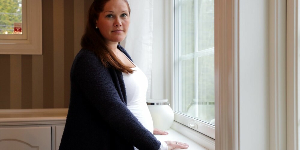 INGEN ENKEL LØSNING: Cecilie Rochstad vet at keisersnitt ikke er en enkel løsning, og kjenner til faren for komplikasjoner for både mor og barn. - Men jeg stoler på at vi vil bli godt tatt vare på, for jeg har verken penger eller helse til å føde i september, sier hun.