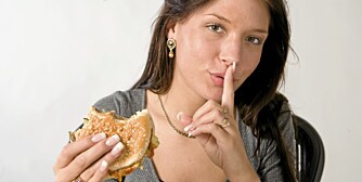 LØGNER: Mødre lyver om alt fra hvor mye junkfood barna får, til hvor vondt det egentlig gjør å føde.