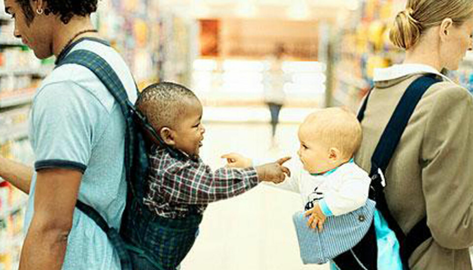 LÆRER FRA FØRSTE STUND: Fra de er svært små er barn vare på hva foreldrene mener og tenker om ting.