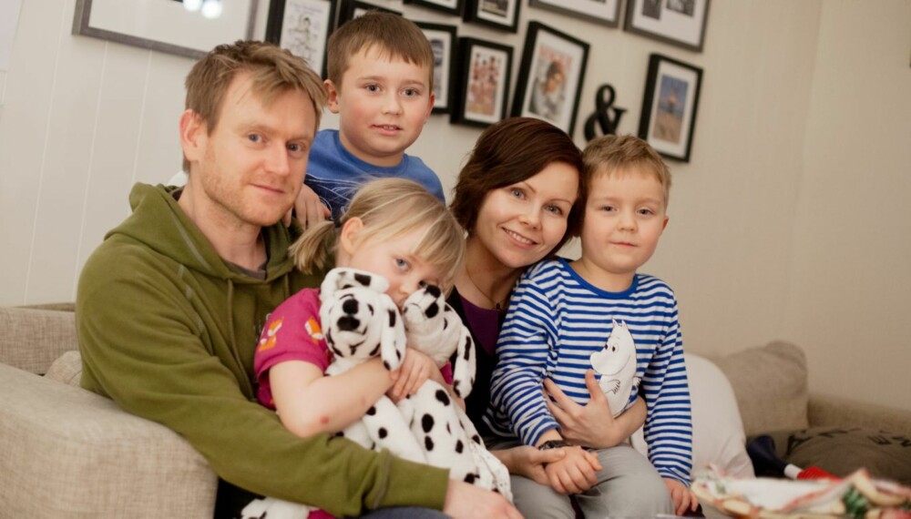 KAN HA UKJENTE SØSKEN: Rune Sarromaa Hausstätter og Sanna Sarromaa har donert bort sju befruktede embryoer til andre barnløse par i Finland. Barna Rudolf (8), Adolf (6) og Sylvi (6) har trolig søsken de ikke kjenner.