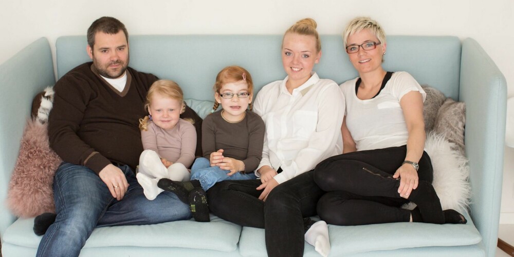 FAMILIEN HATLØY KORSAN: Pappa Stian (34), Marie (3), Tuva (6), Caroline (17) og mamma Cecilie (37). FAMILIEN HATLØY KORSAN: Pappa Stian (34), Marie (3), Tuva (6), Caroline (17) og mamma Cecilie (37).