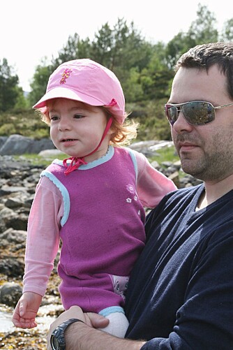 KOMPISER: Tuva (2,5 år) og pappa Stian. KOMPISER: Tuva (2,5 år) og pappa Stian.
