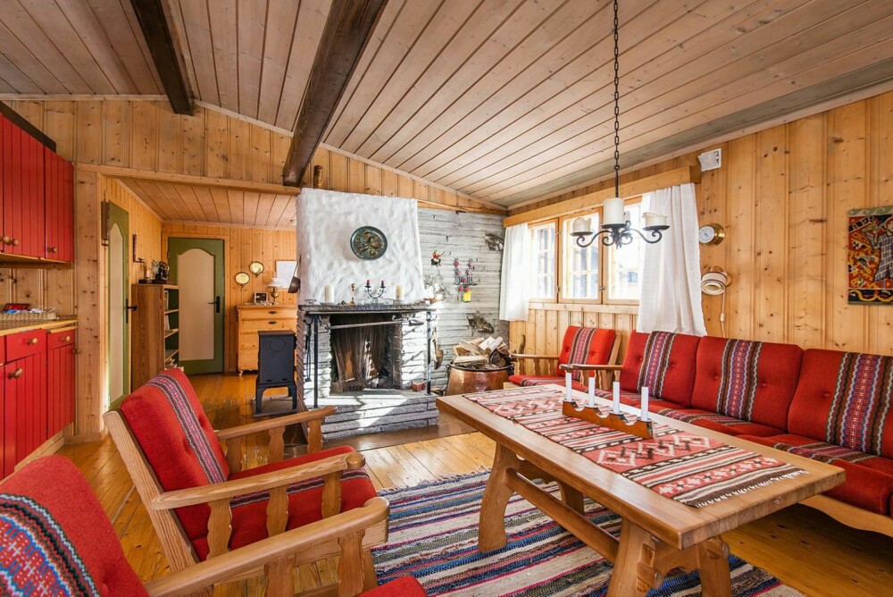 RUSTIKT: Interiøret i hytta på Kvitfjell er det man kan kalle et klassisk hytteinteriør.