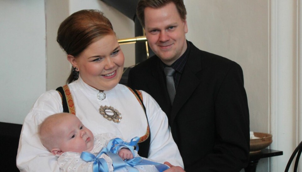 GRAVID OG HJERTESYK: Anniken Thuve Simonsen fikk akutt hjertestans for fire år siden. I november ble hun og samboer Bengt Kenneth Ivarsson stolte foreldre til lille Aksel, etter god hjelp av jordmor Siri Kløve ved Rikshospitalet. Nå har de nominert henne til prisen Årets jordmor 2013.