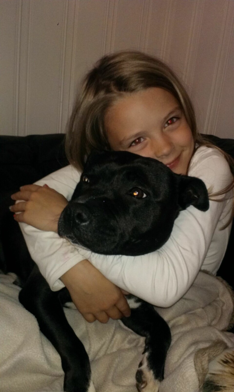 MOSEKOS: Disse to trives godt i sofrakroken sammen.