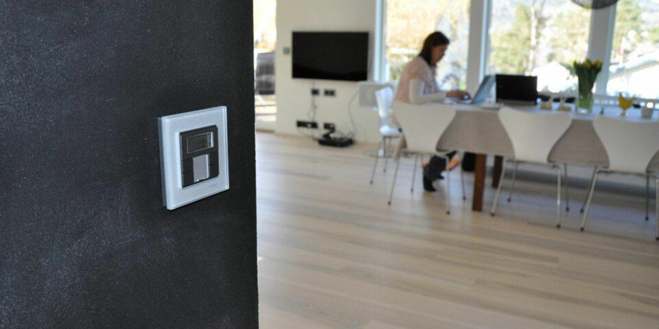 STILFULLT: Ikke la lysbrytere ødelegge stilen i hjemmet ditt. Med brytere fra Schneider Electrics Exxact-serie har familien Ambrahamsen enkelt kombinert stil og komfort.