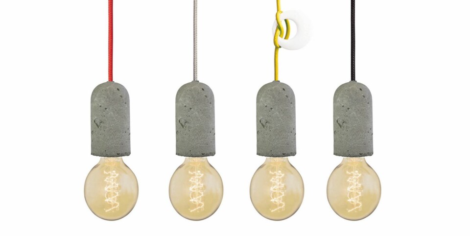 UTEN EN SKJERM: Nakne lyspærer med betongsokkel fra NUD gir en rå og industriell look, men bør dimmes ned for ikke å være vonde å se mot.