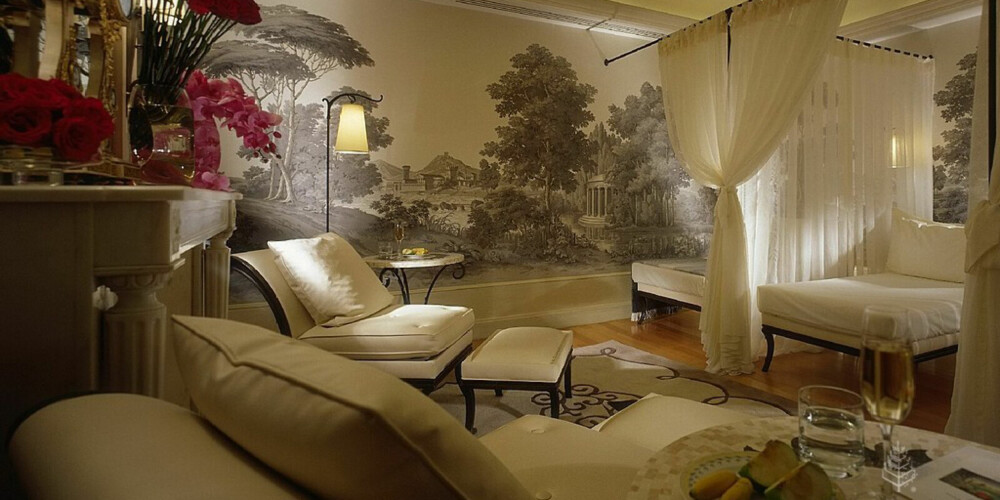 PARIS: På Four Seasons Hotel George Vs luksussuite koset det deg den nette sum av 141,000 kroner natten. PARIS: På Four Seasons Hotel George Vs luksussuite koset det deg den nette sum av 141,000 kroner natten.