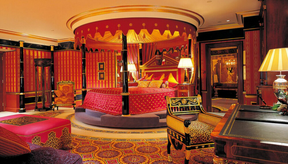 SOV SØTT: Du må grave dypt i lommeboken om du vil sjekke inn på denne suiten på Burj Al Arab i Dubai. SOV SØTT: Du må grave dypt i lommeboken om du vil sjekke inn på denne suiten på Burj Al Arab i Dubai.