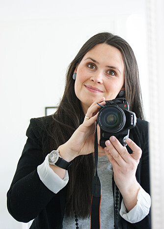 IVRIG HEKLER: Interiørblogger Ane Nærø bruker nesten aldri oppskrifter når hun hekler. Hun får inspirasjon fra bilder og prøver seg fram.