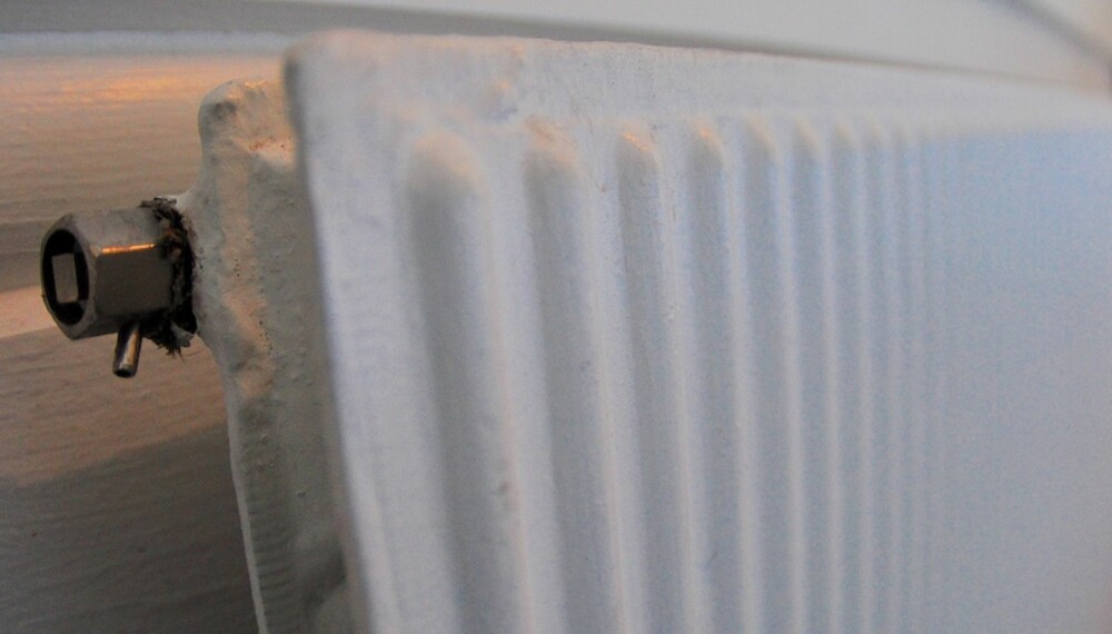 LUFTESKRUE: Alle radiatorer har en skrue øverst  i et av hjørnene. Denne bør du vite hvordan du bruker.