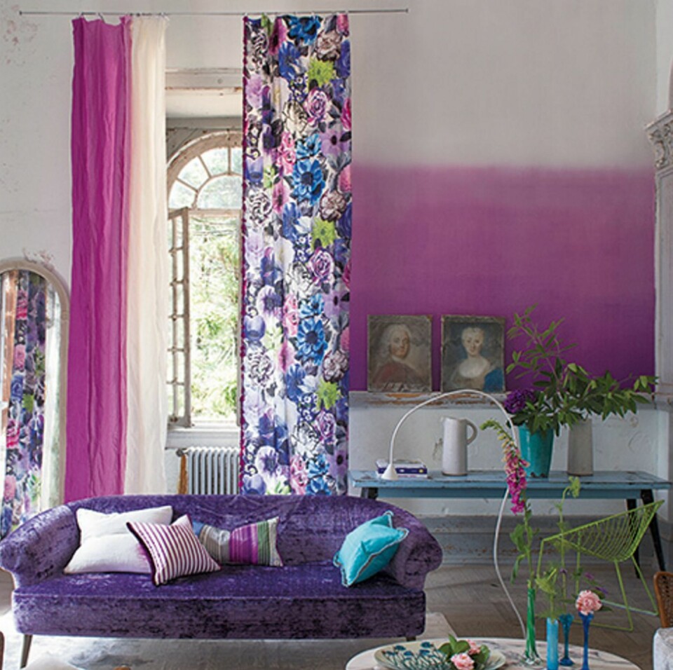 TAPET: Det kommer mange fargesterke tapeter med gradering på markedet i høst. Designers Guild er en av leverandørene som tilbyr mange varianter. Trenden gir rom for artige fargekombinasjoner.