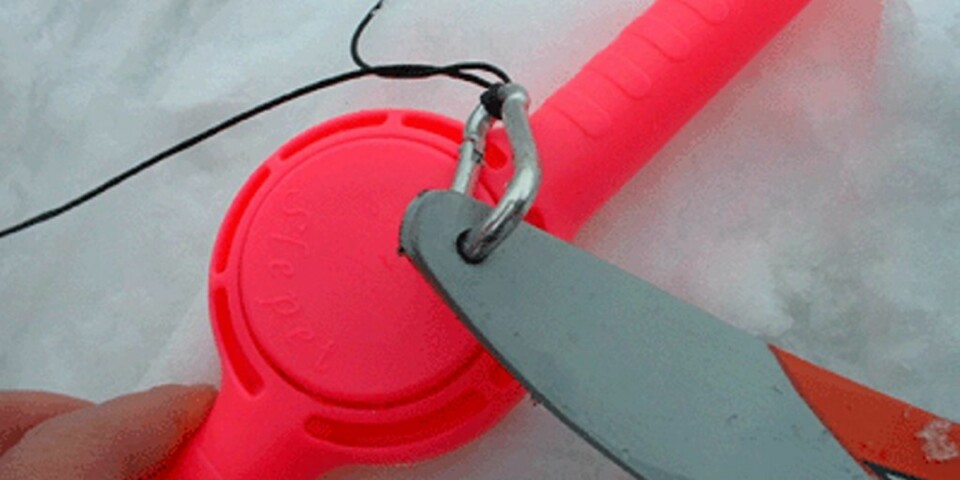 OFRER TUPPEN: For å bruke Slepet, må du lage et hull i tuppen av hver ski.