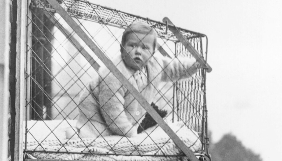 FORTIDENS LEKEGRIND: I 1934 var dette en måte å gi barna frisk luft i storbyen på. I tillegg var det lettere for mor å gjøre husarbeidet.